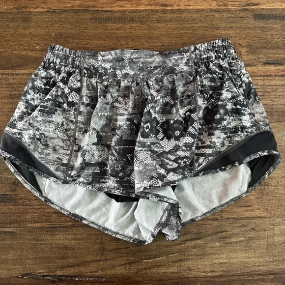 Lululemon Hotty Hot Short II Low Rise Black and Gray Athletic Shorts - Picture 4 of 11